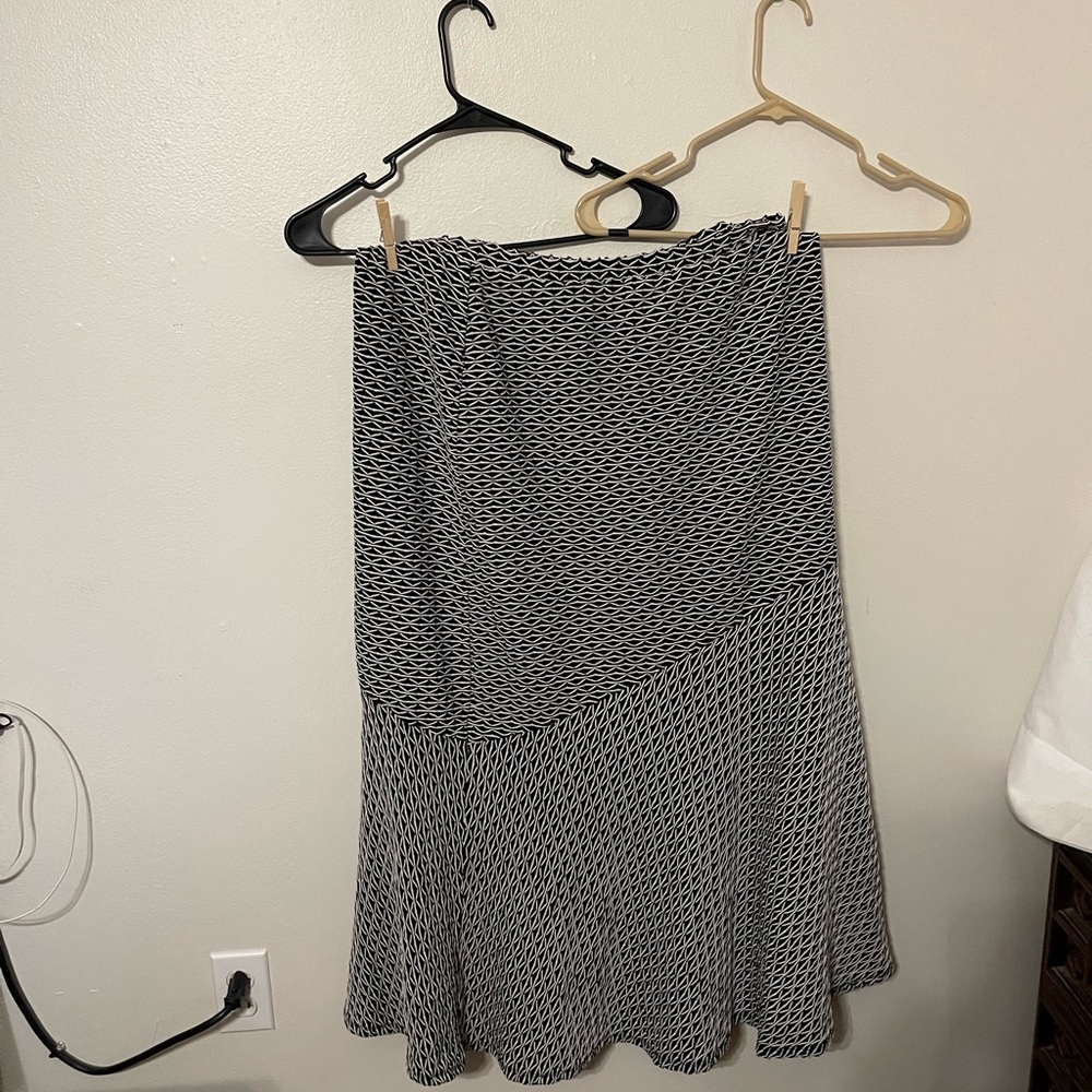 skirt black and white design